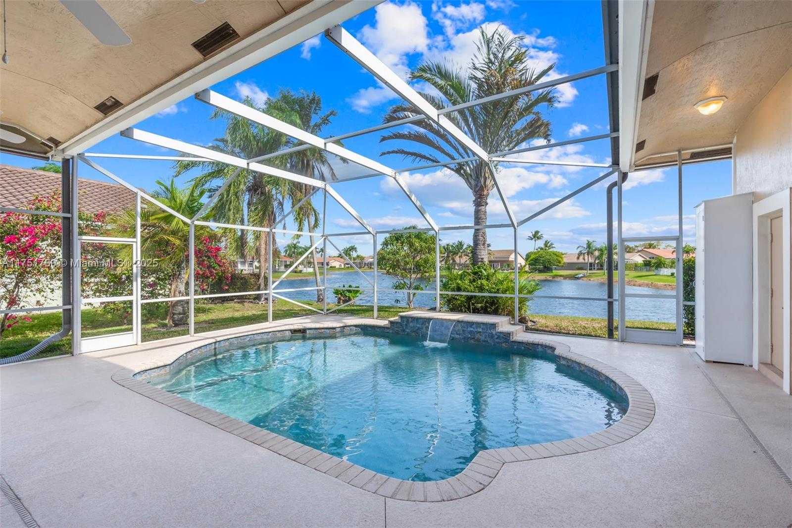 Small Image of 5135 KENSINGTON CIR, Coral Springs Number 2