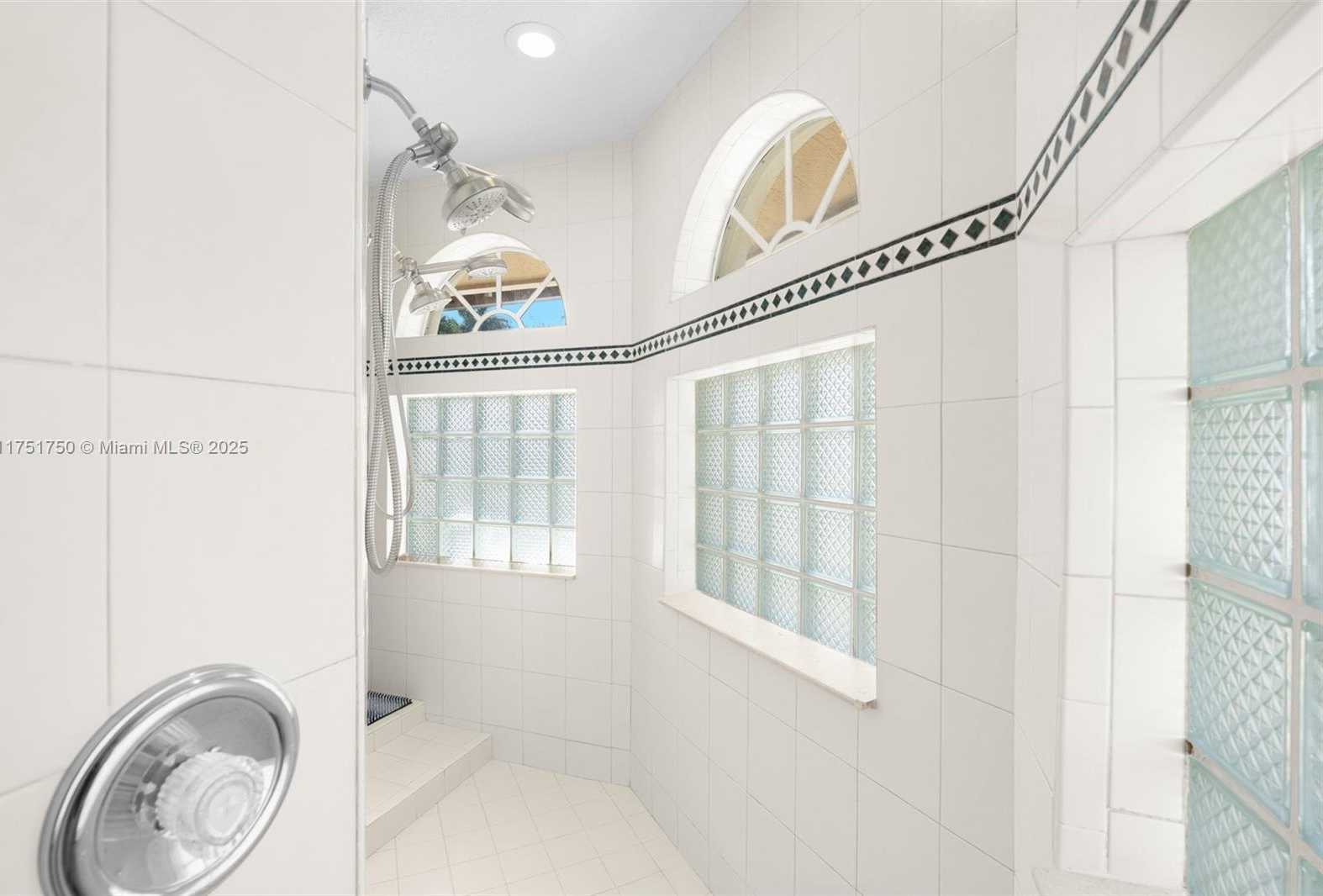 Small Image of 5135 KENSINGTON CIR, Coral Springs Number 33