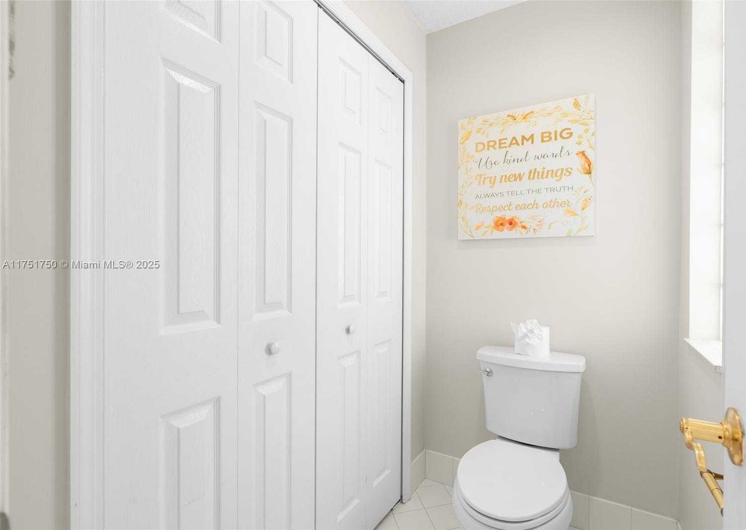 Small Image of 5135 KENSINGTON CIR, Coral Springs Number 34