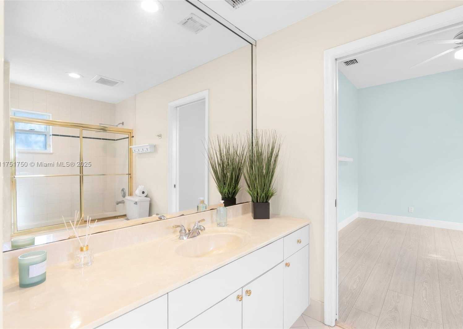 Small Image of 5135 KENSINGTON CIR, Coral Springs Number 39