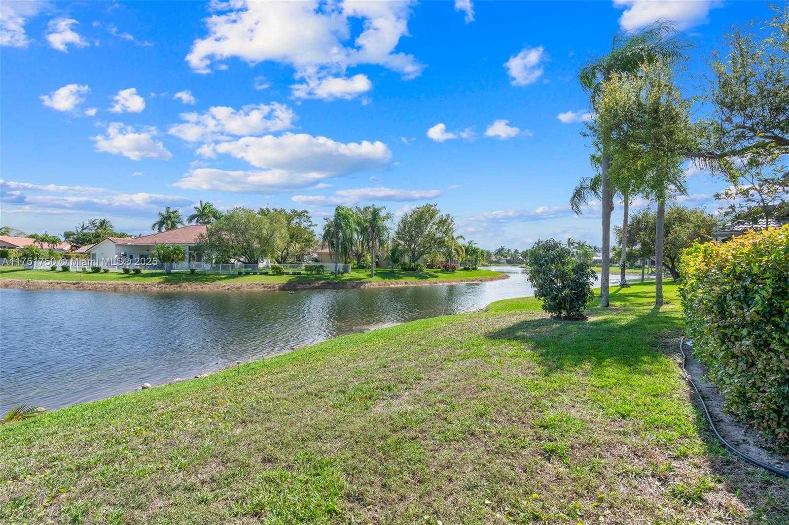 Small Image of 5135 KENSINGTON CIR, Coral Springs Number 52