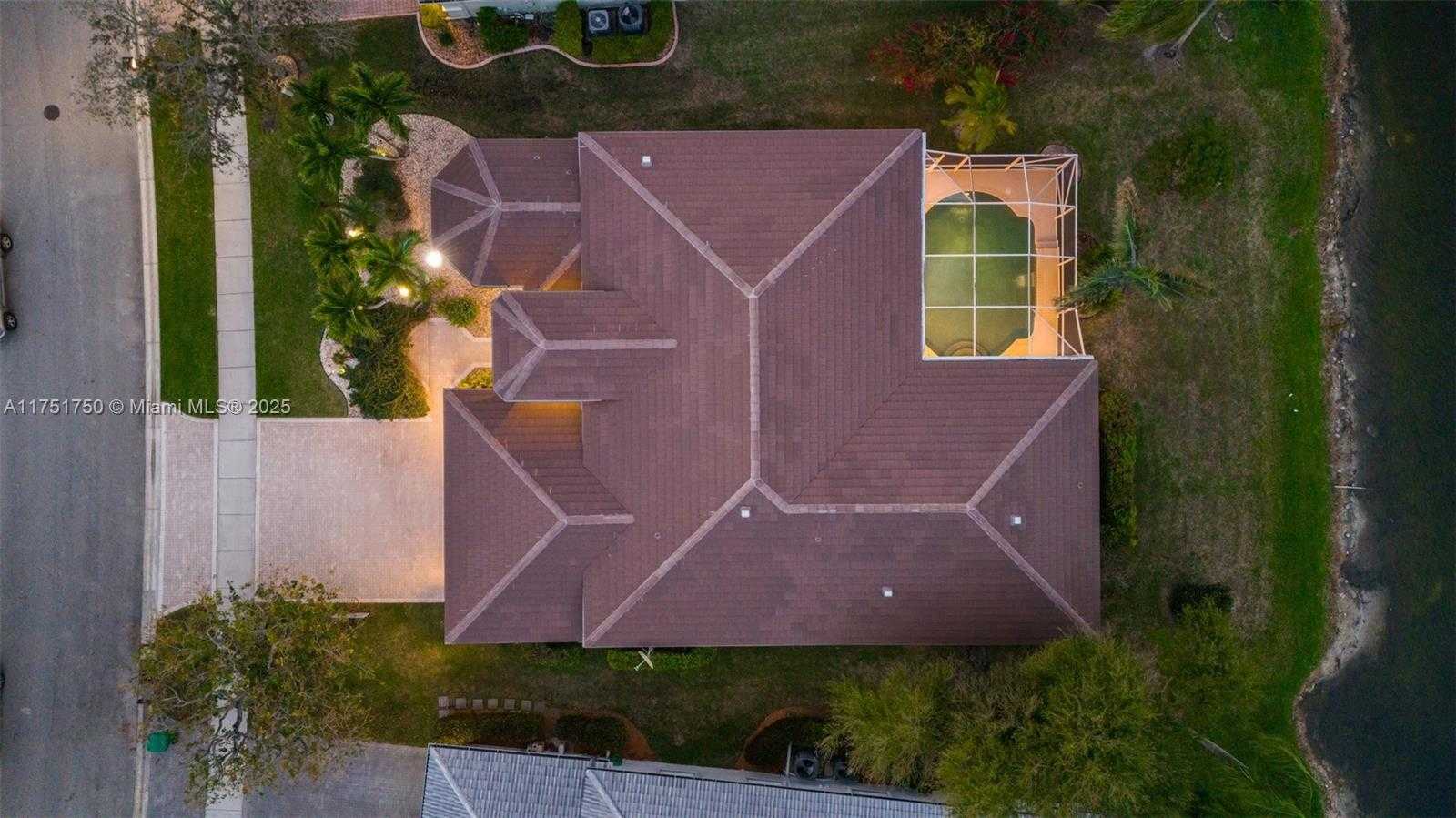 Small Image of 5135 KENSINGTON CIR, Coral Springs Number 64