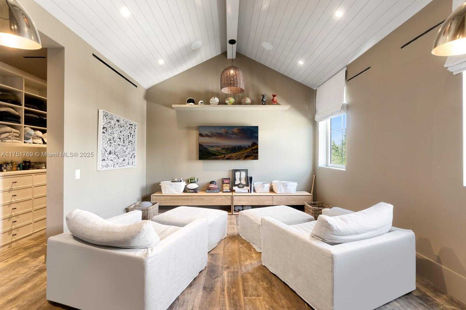 Small Image of 9330 GALLARDO ST, Coral Gables Number 23
