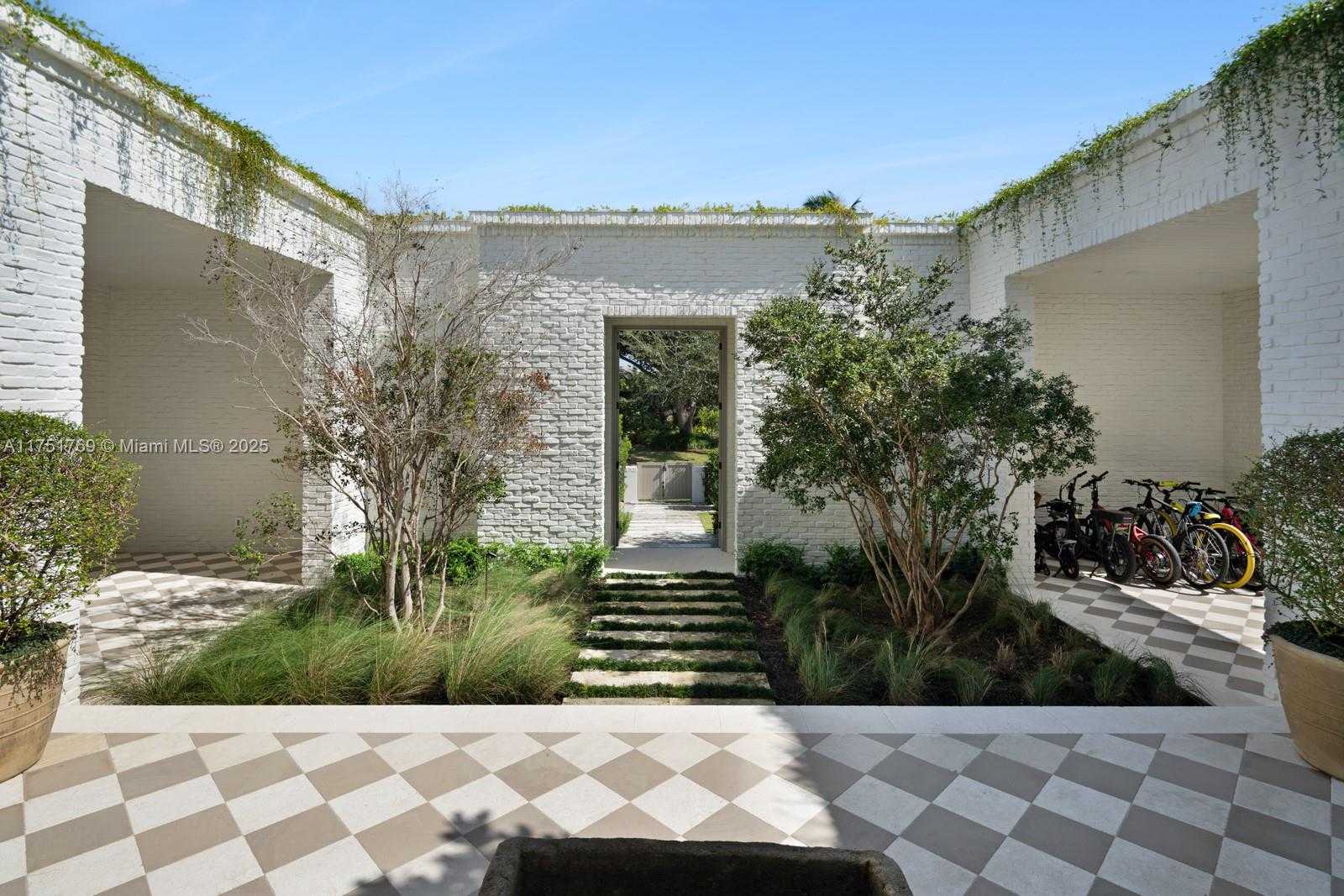 Small Image of 9330 GALLARDO ST, Coral Gables Number 5