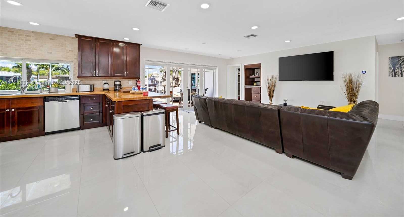 Small Image of 31 SOUTH EAST 12TH ST, Pompano Beach Number 14