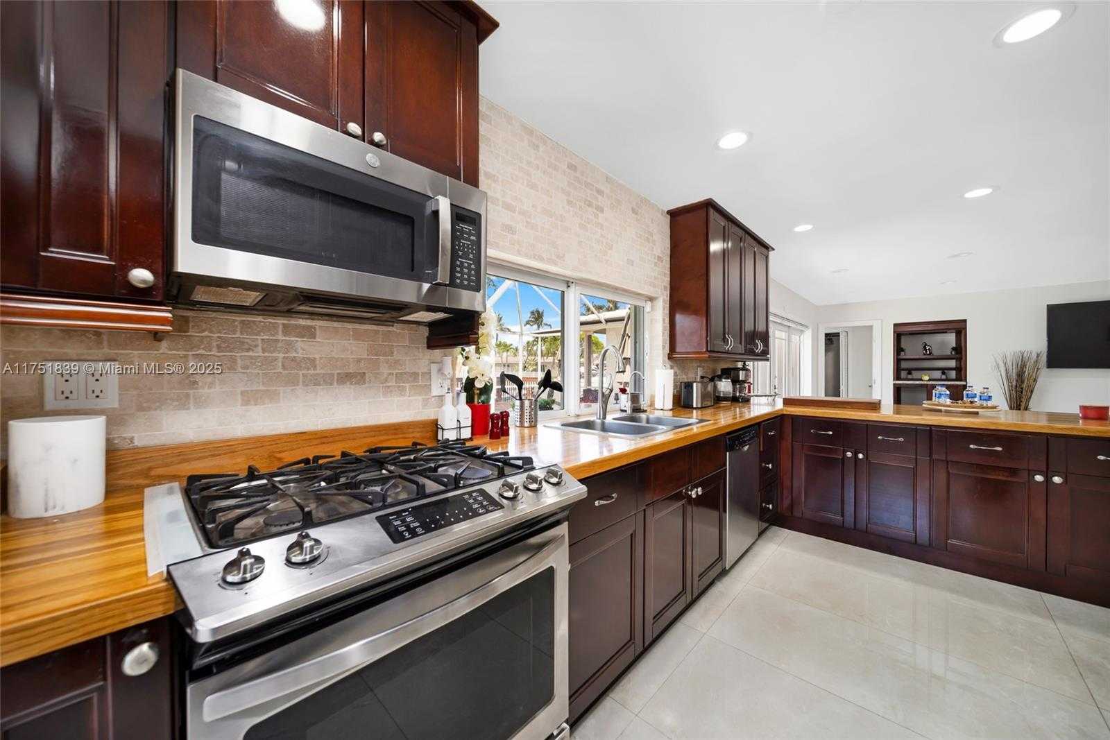 Small Image of 31 SOUTH EAST 12TH ST, Pompano Beach Number 18