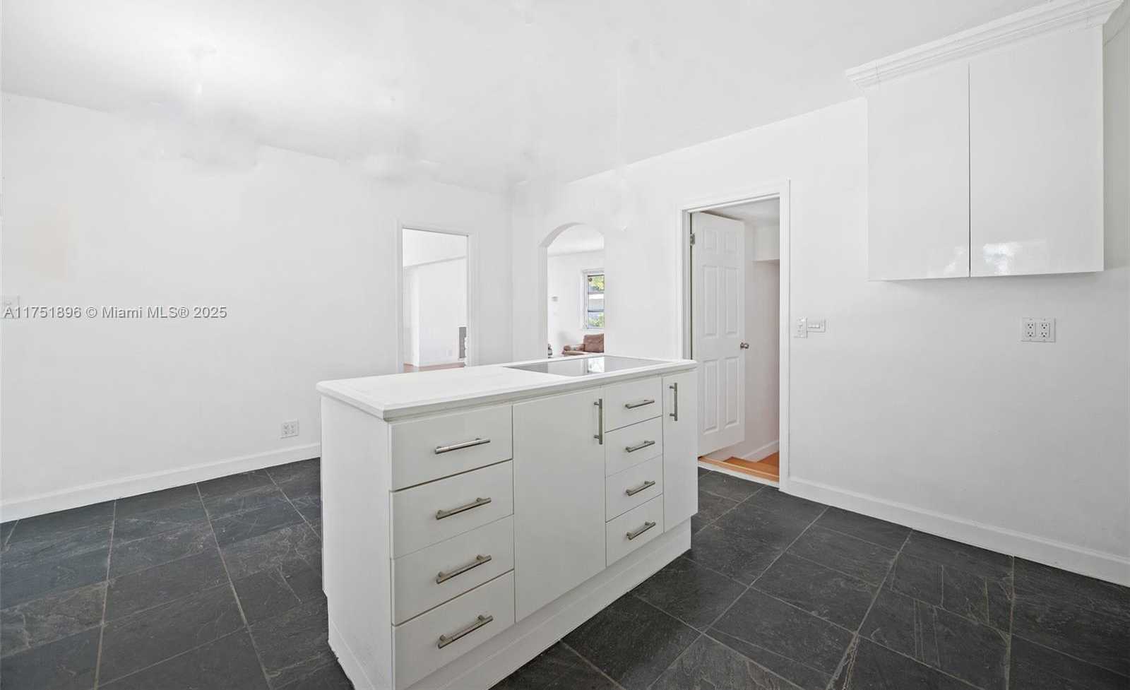 Small Image of 10635 NORTH EAST 11 CT, Miami Shores Number 12