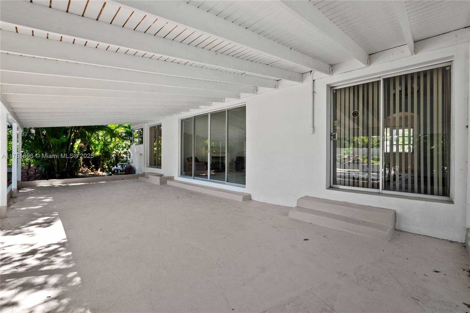 Small Image of 10635 NORTH EAST 11 CT, Miami Shores Number 16