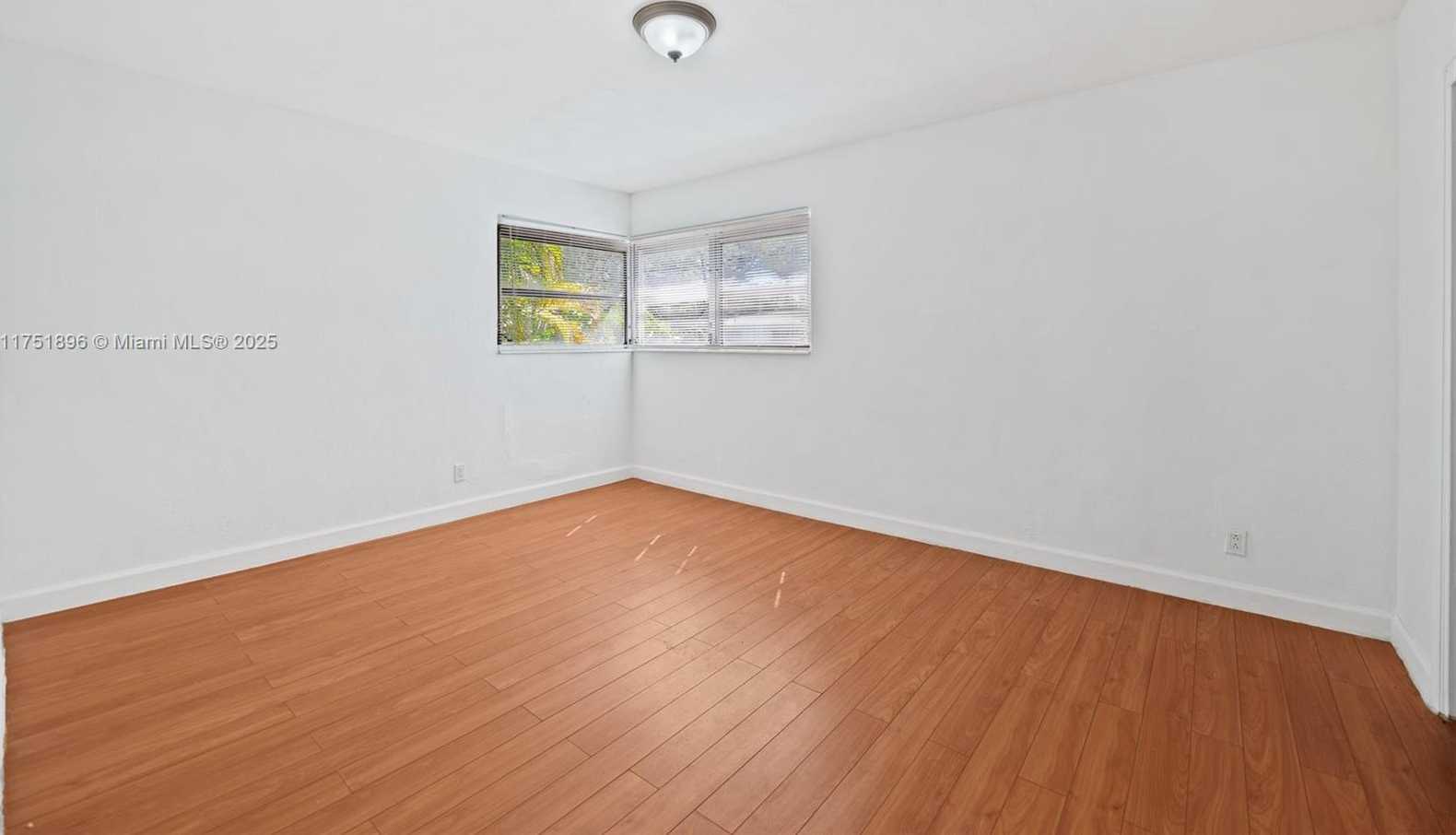 Small Image of 10635 NORTH EAST 11 CT, Miami Shores Number 17