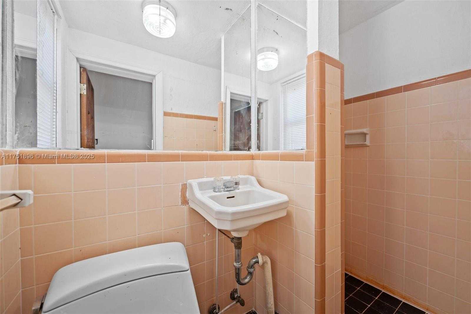 Small Image of 10635 NORTH EAST 11 CT, Miami Shores Number 18