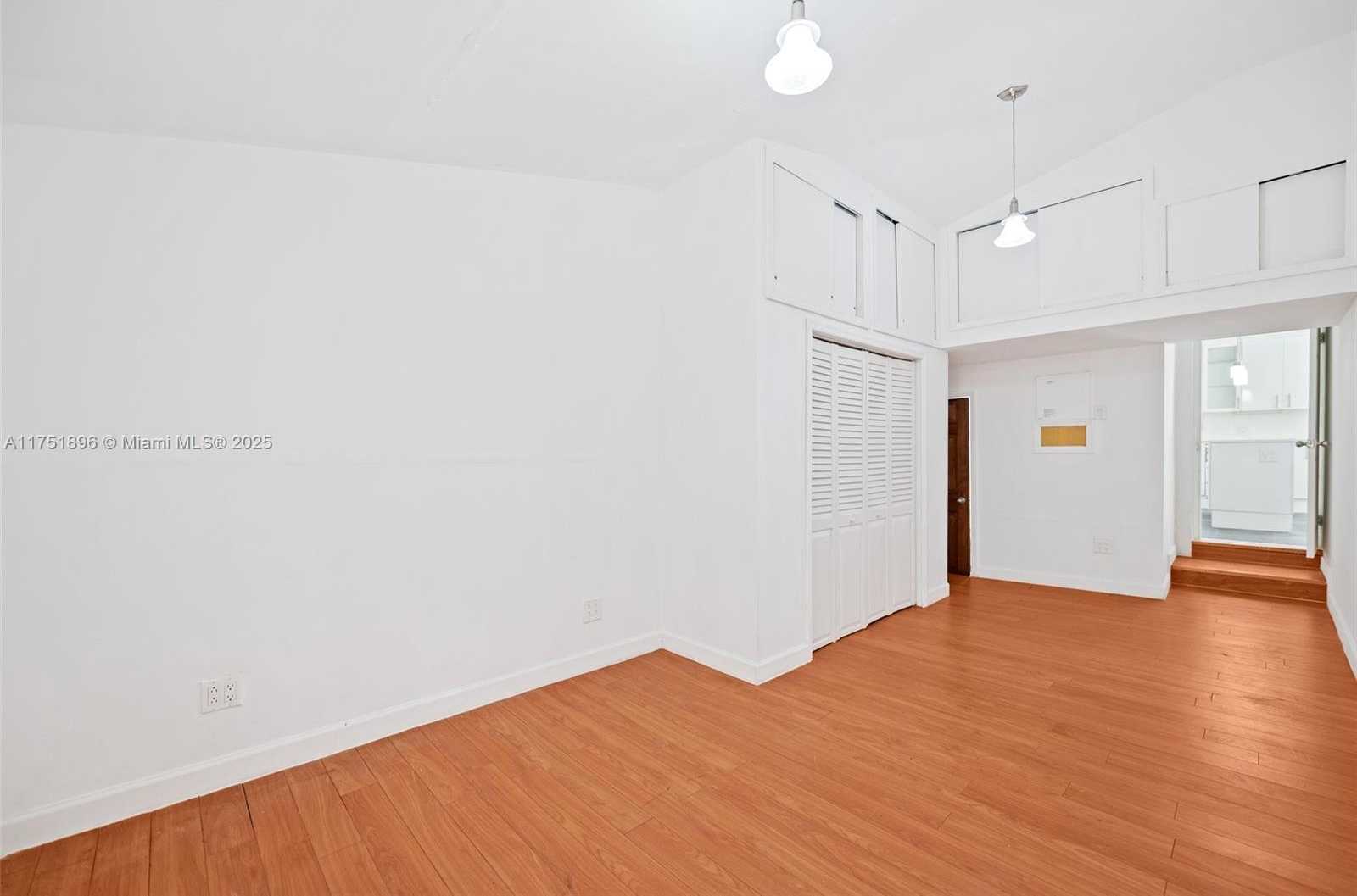 Small Image of 10635 NORTH EAST 11 CT, Miami Shores Number 19