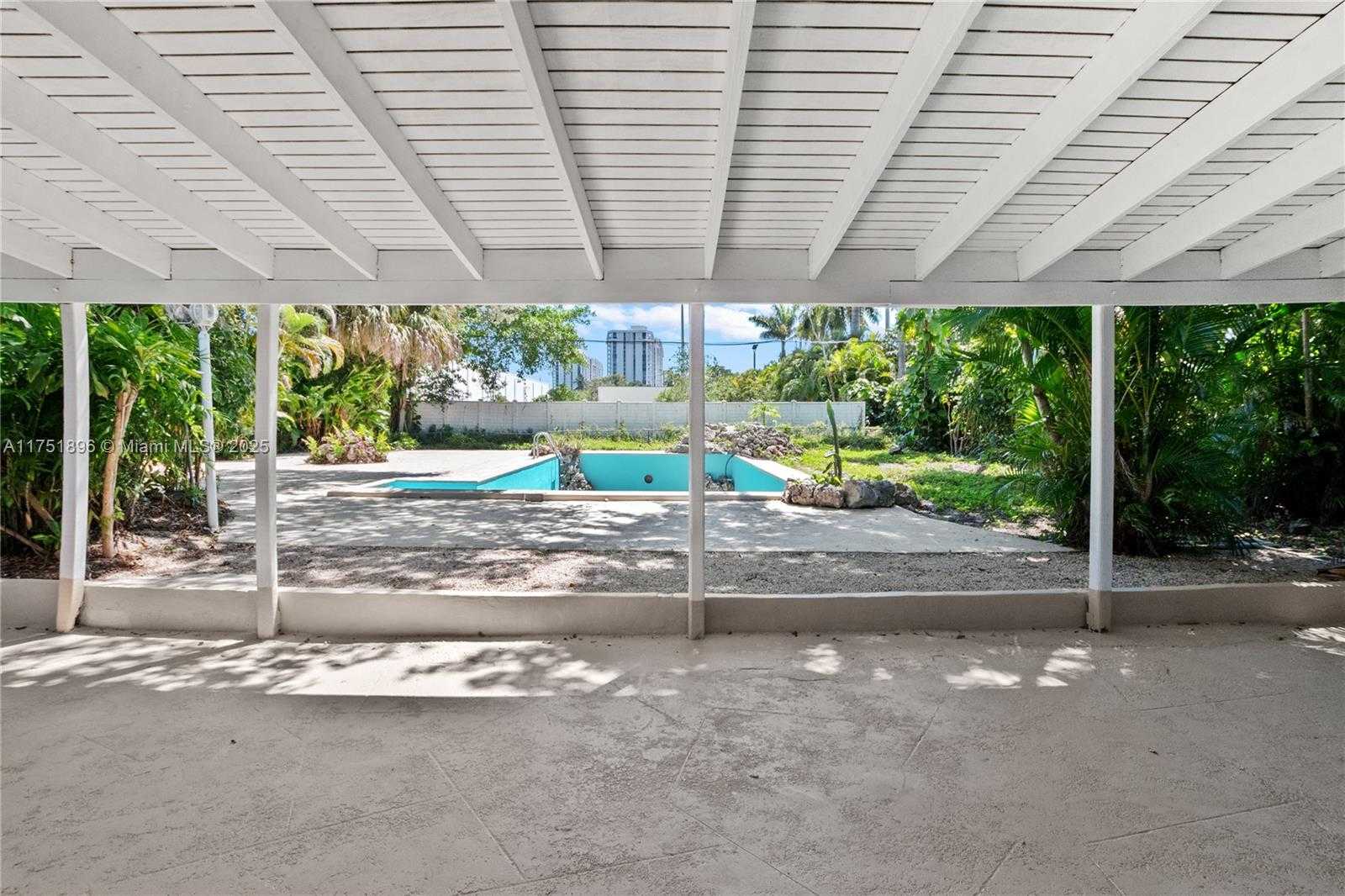 Small Image of 10635 NORTH EAST 11 CT, Miami Shores Number 2