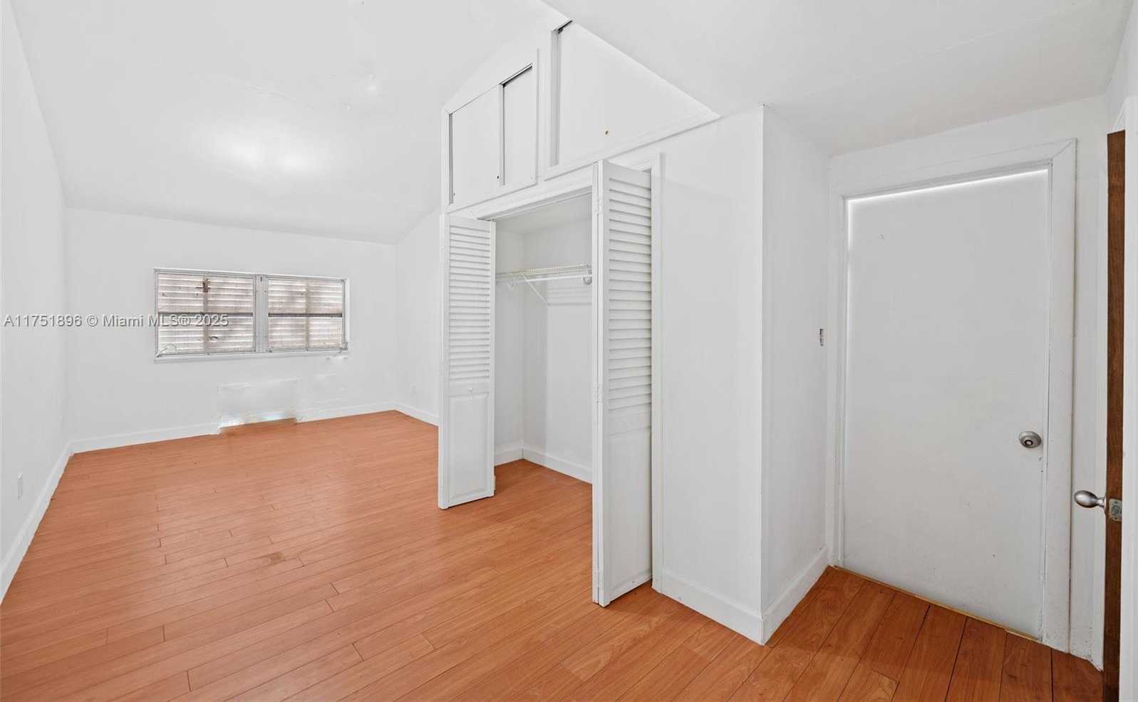 Small Image of 10635 NORTH EAST 11 CT, Miami Shores Number 21