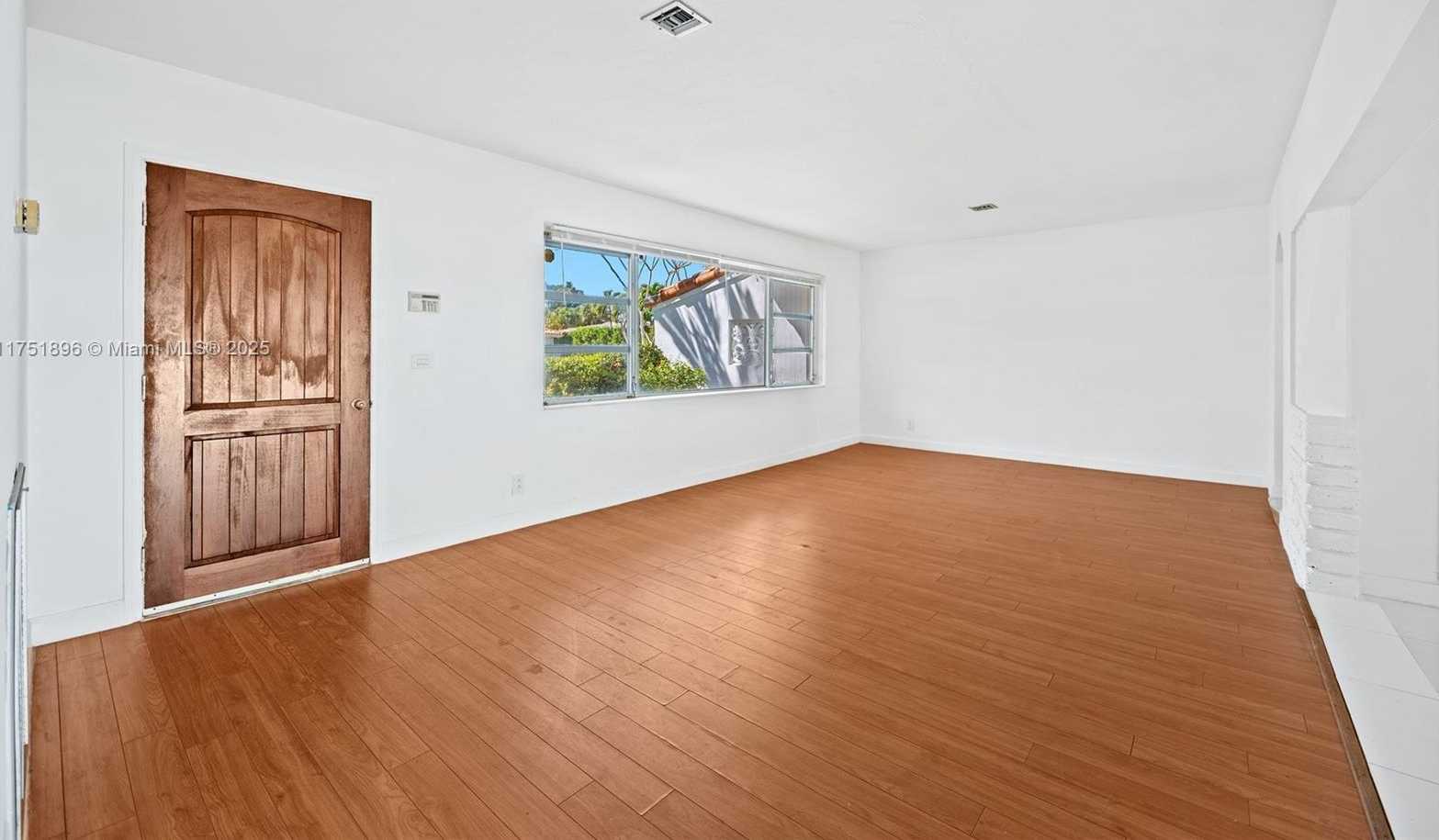Small Image of 10635 NORTH EAST 11 CT, Miami Shores Number 5
