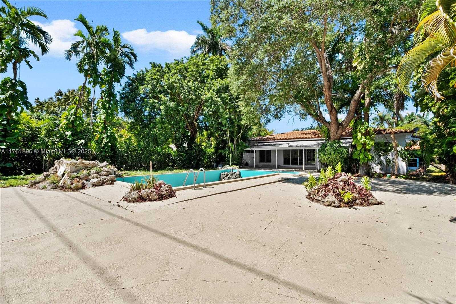 Small Image of 10635 NORTH EAST 11 CT, Miami Shores Number 6