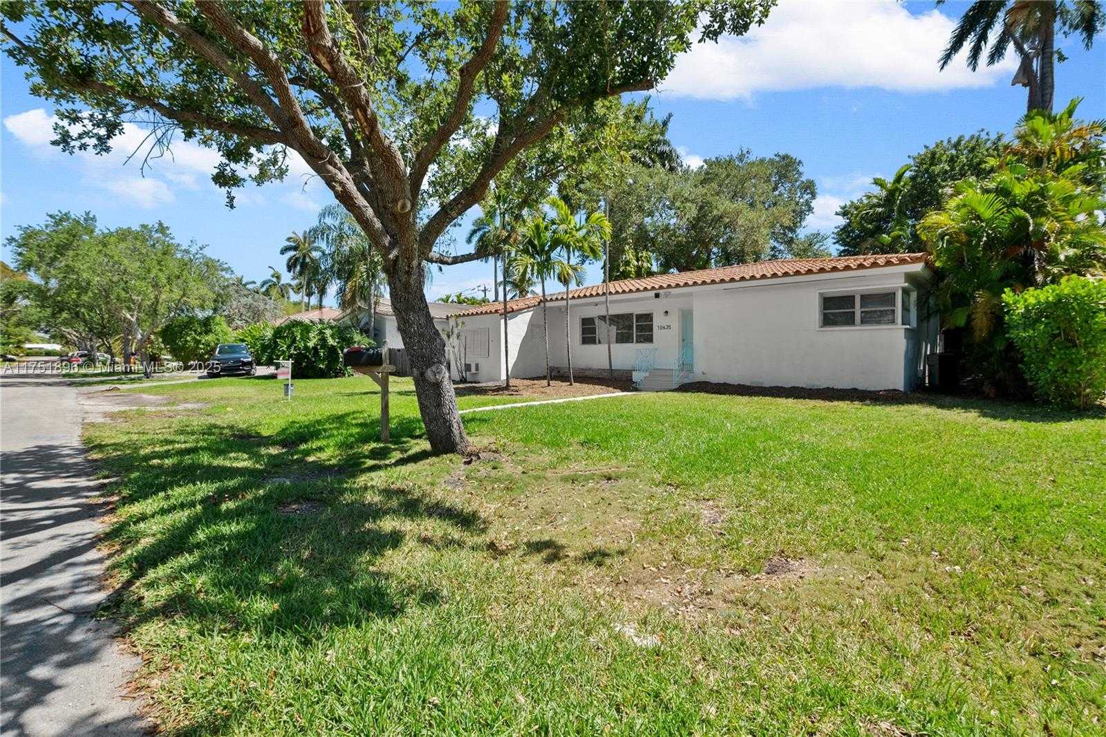 Small Image of 10635 NORTH EAST 11 CT, Miami Shores Number 8
