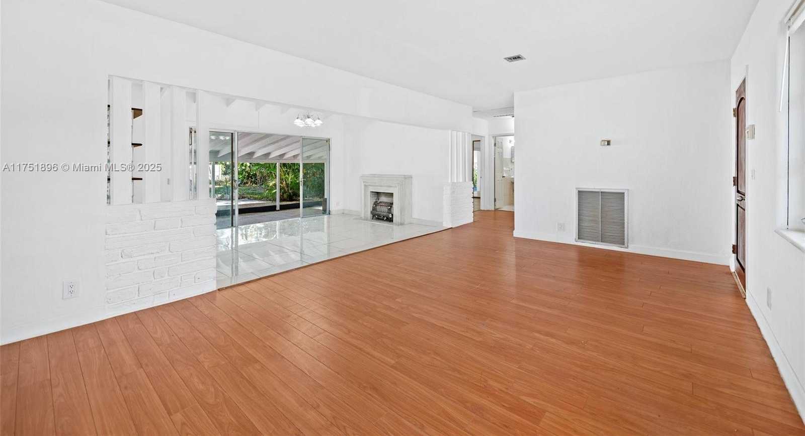 Small Image of 10635 NORTH EAST 11 CT, Miami Shores Number 9