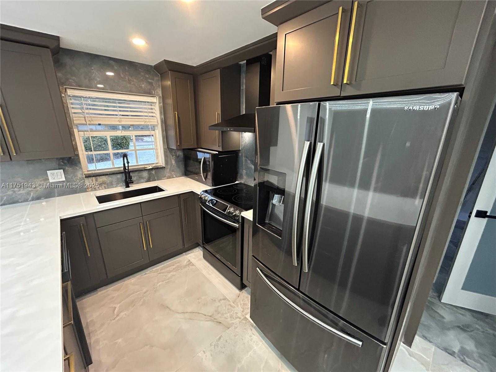 Small Image of 3261 OLEANDER WAY, Lauderdale By The Sea Number 15