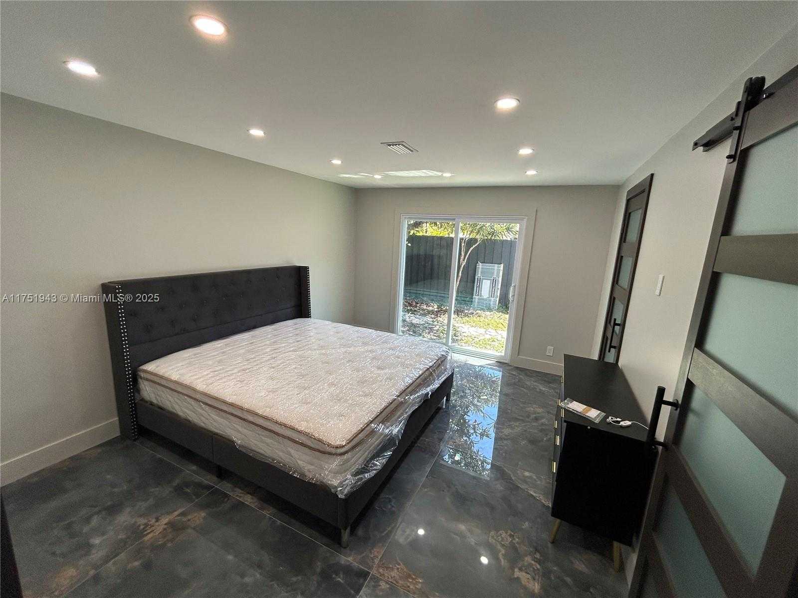 Small Image of 3261 OLEANDER WAY, Lauderdale By The Sea Number 19