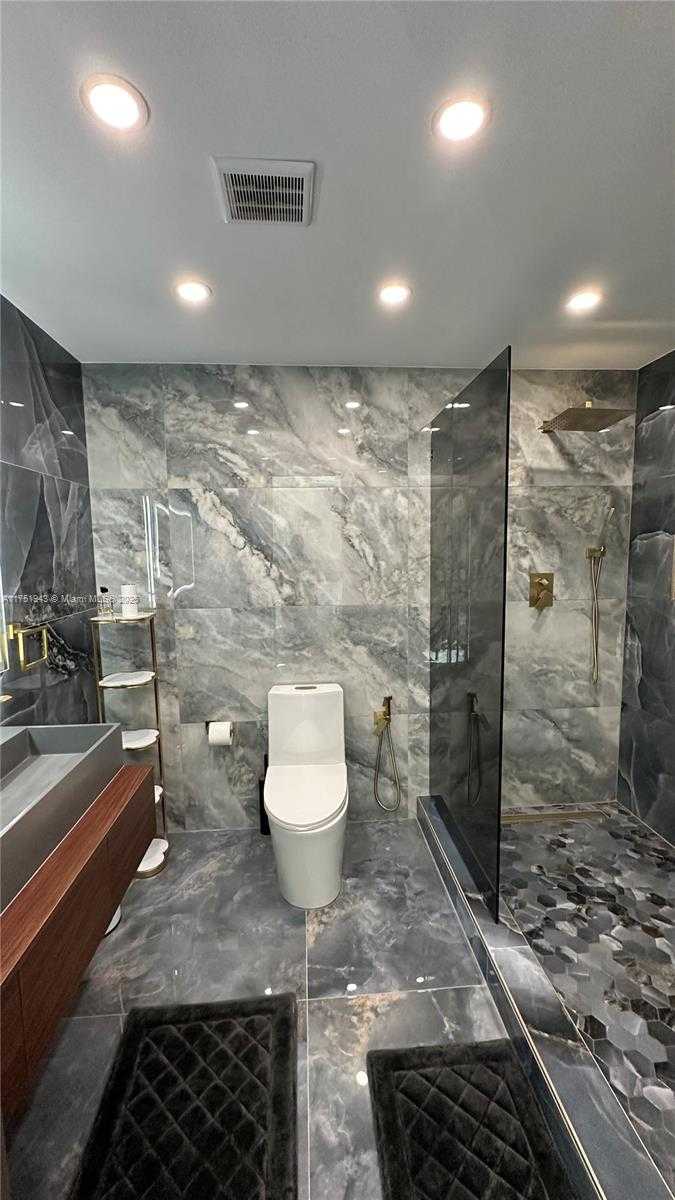 Small Image of 3261 OLEANDER WAY, Lauderdale By The Sea Number 21