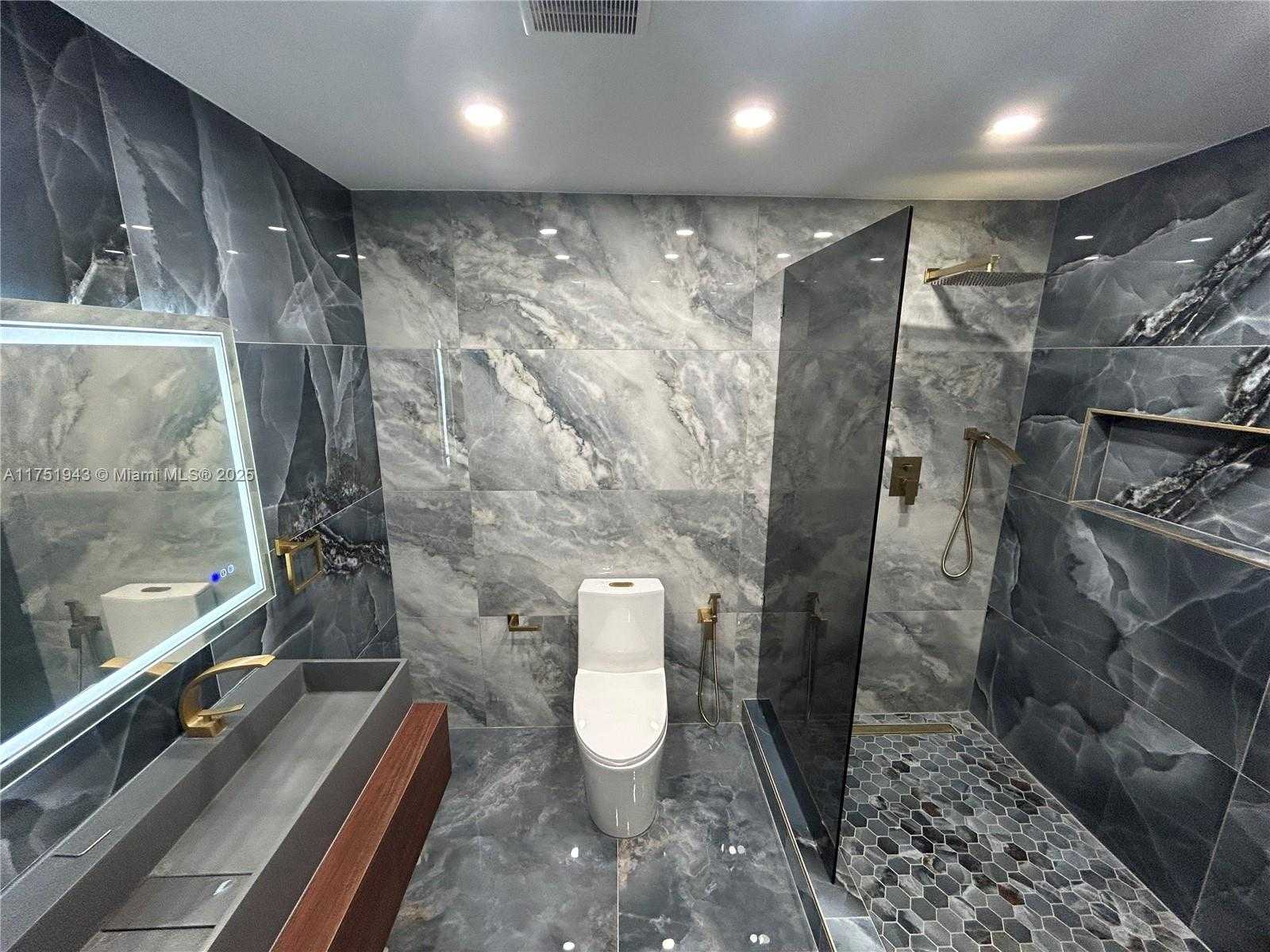 Small Image of 3261 OLEANDER WAY, Lauderdale By The Sea Number 22