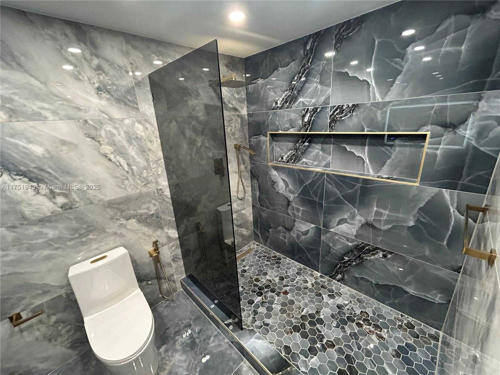 Small Image of 3261 OLEANDER WAY, Lauderdale By The Sea Number 23