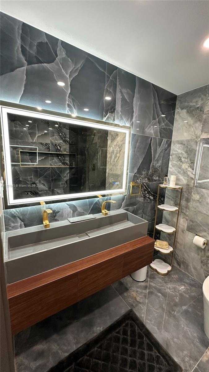 Small Image of 3261 OLEANDER WAY, Lauderdale By The Sea Number 25