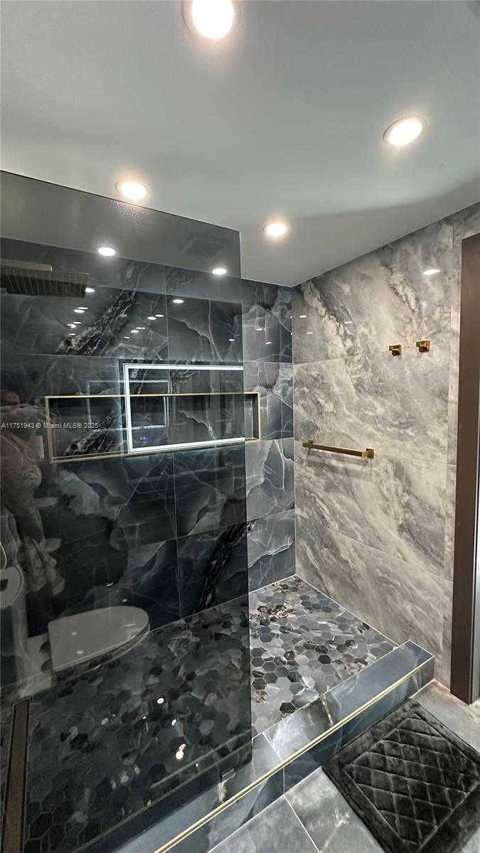 Small Image of 3261 OLEANDER WAY, Lauderdale By The Sea Number 26