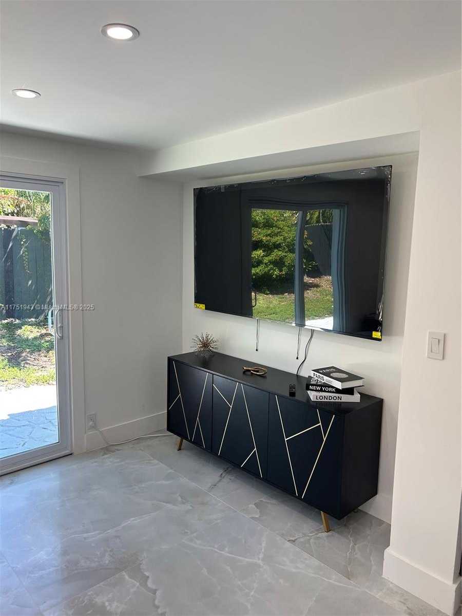 Small Image of 3261 OLEANDER WAY, Lauderdale By The Sea Number 27