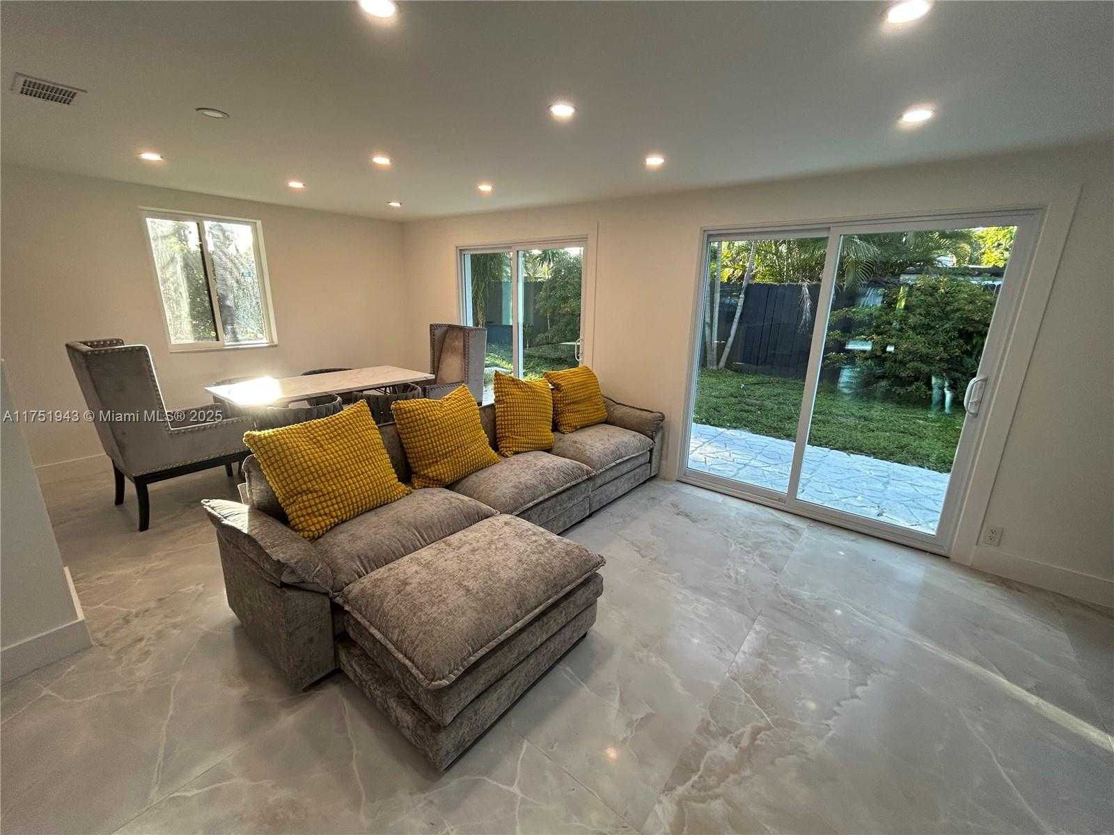 Small Image of 3261 OLEANDER WAY, Lauderdale By The Sea Number 28