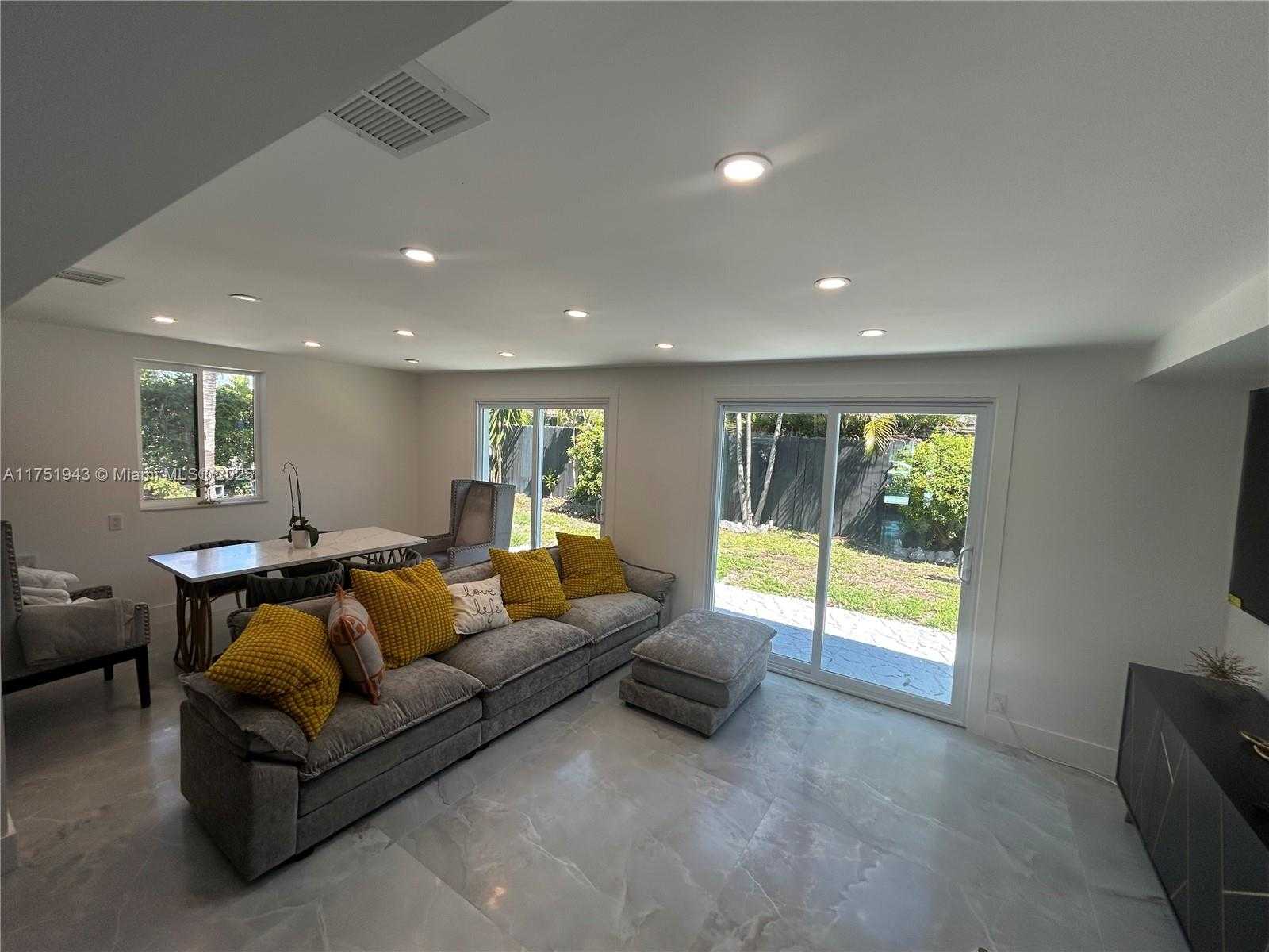 Small Image of 3261 OLEANDER WAY, Lauderdale By The Sea Number 29