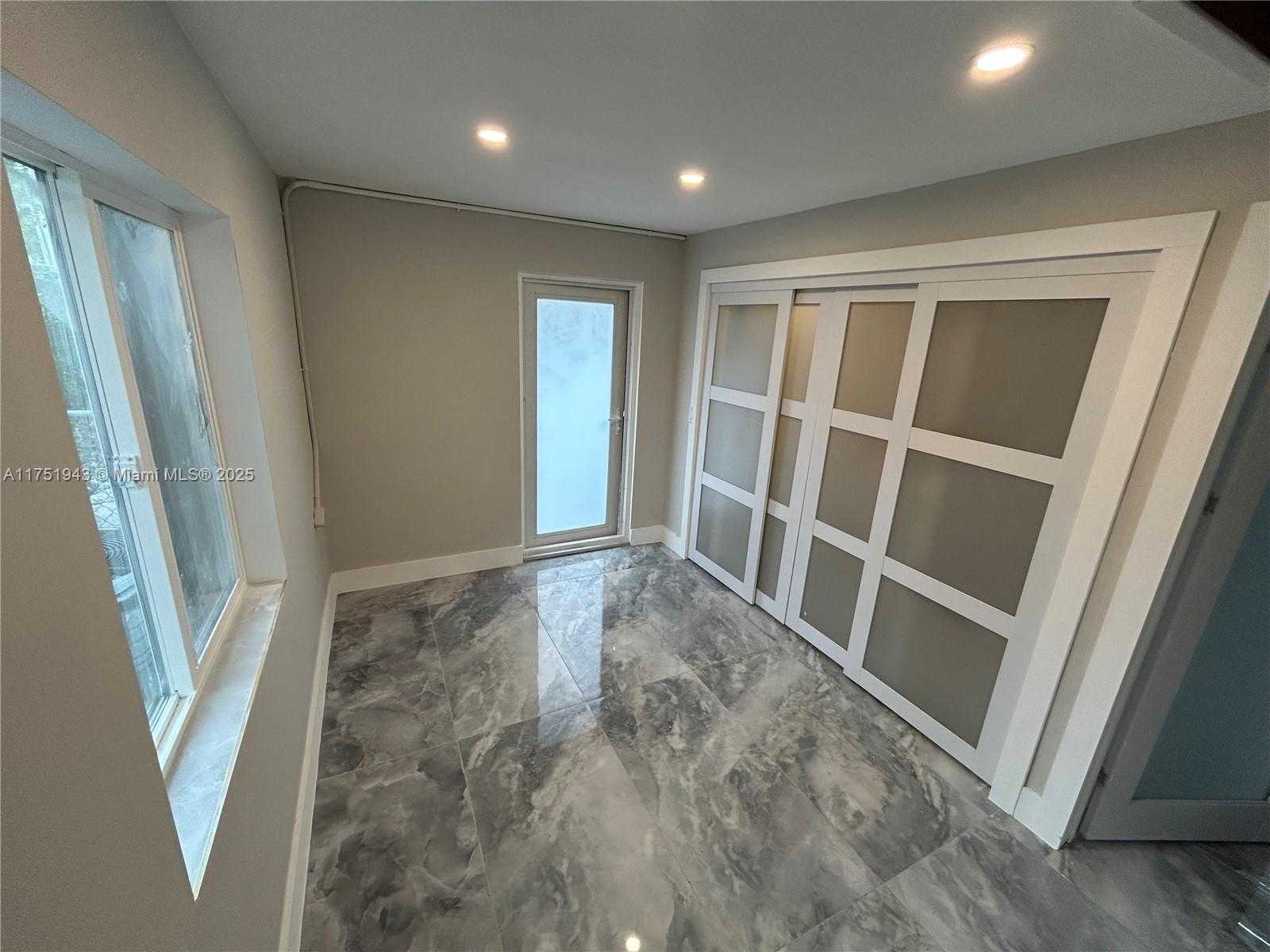 Small Image of 3261 OLEANDER WAY, Lauderdale By The Sea Number 32