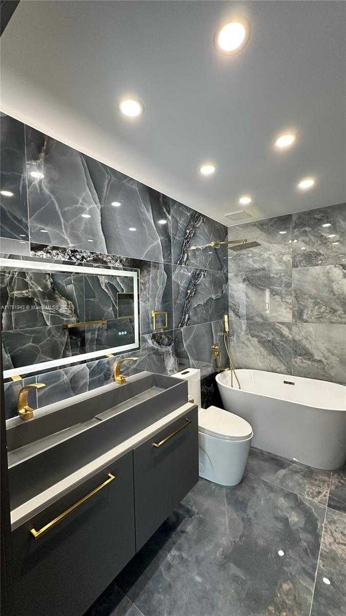 Small Image of 3261 OLEANDER WAY, Lauderdale By The Sea Number 38