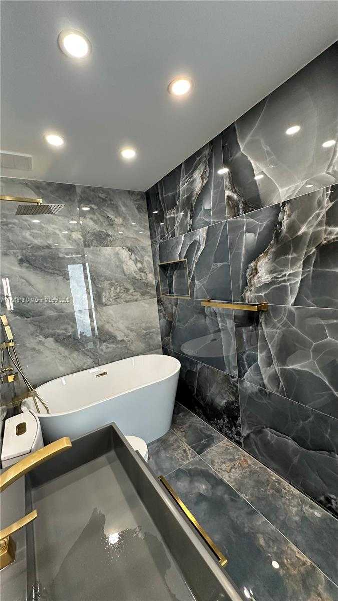 Small Image of 3261 OLEANDER WAY, Lauderdale By The Sea Number 39