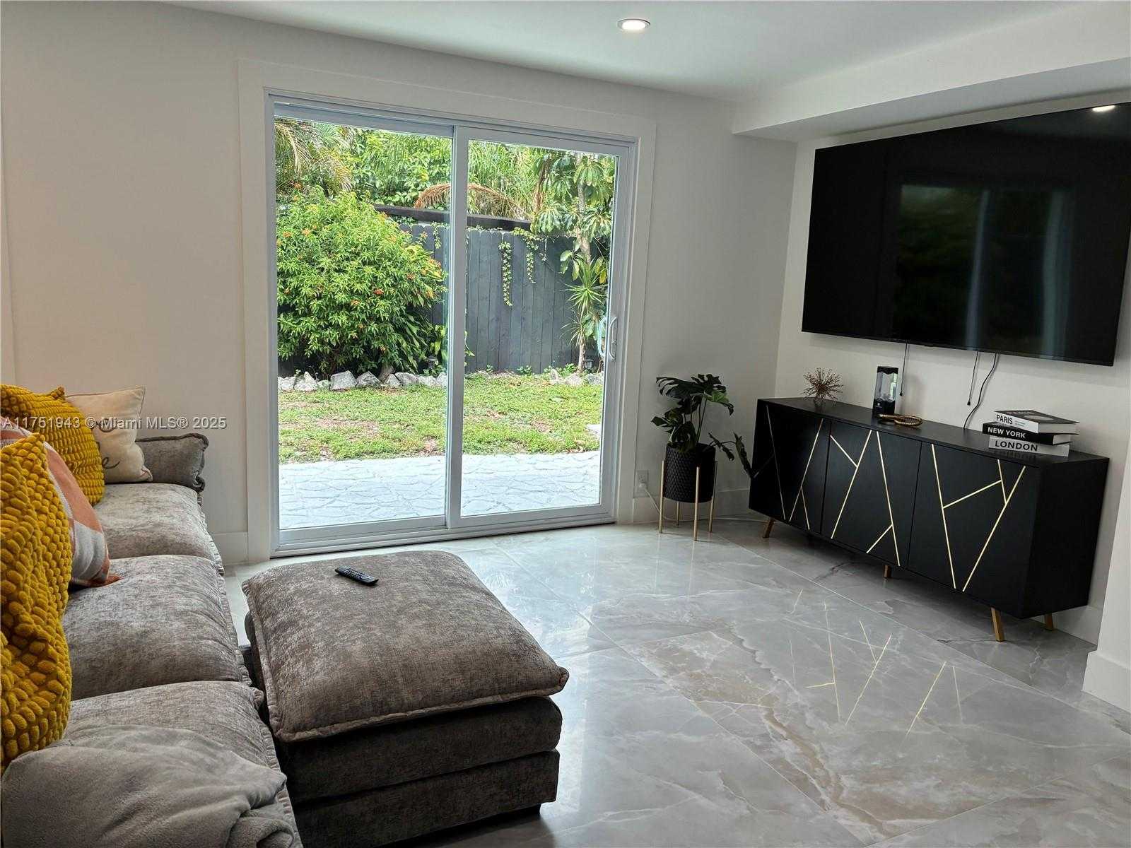 Small Image of 3261 OLEANDER WAY, Lauderdale By The Sea Number 41