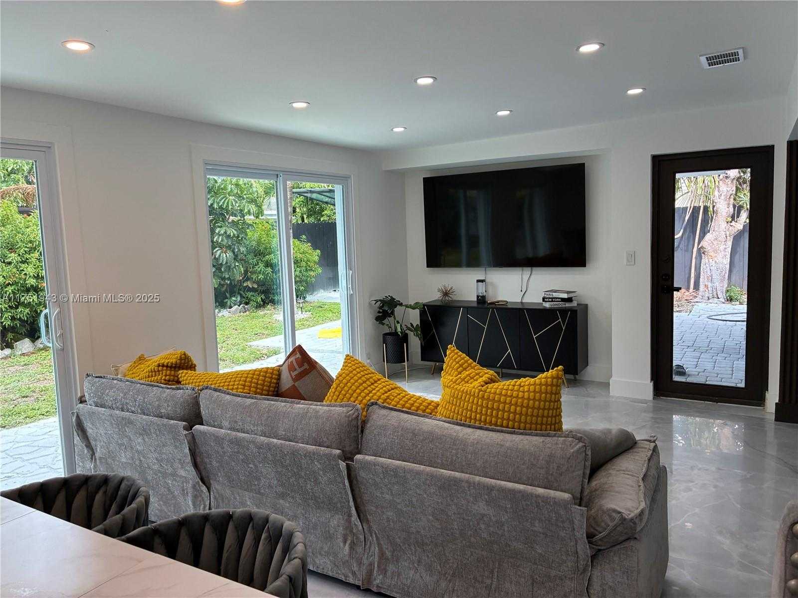 Small Image of 3261 OLEANDER WAY, Lauderdale By The Sea Number 42