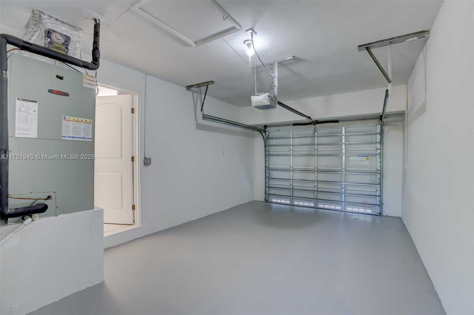 Small Image of 3261 OLEANDER WAY, Lauderdale By The Sea Number 43