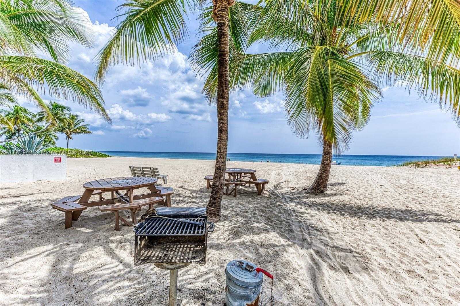 Small Image of 3261 OLEANDER WAY, Lauderdale By The Sea Number 53