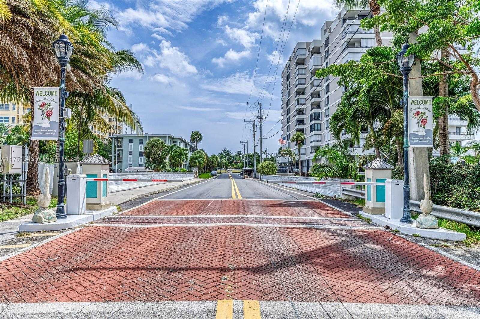 Small Image of 3261 OLEANDER WAY, Lauderdale By The Sea Number 57