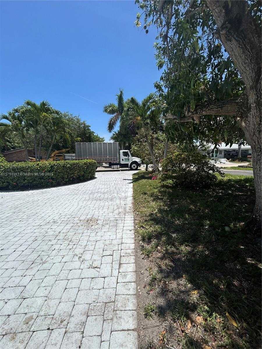 Small Image of 3261 OLEANDER WAY, Lauderdale By The Sea Number 61