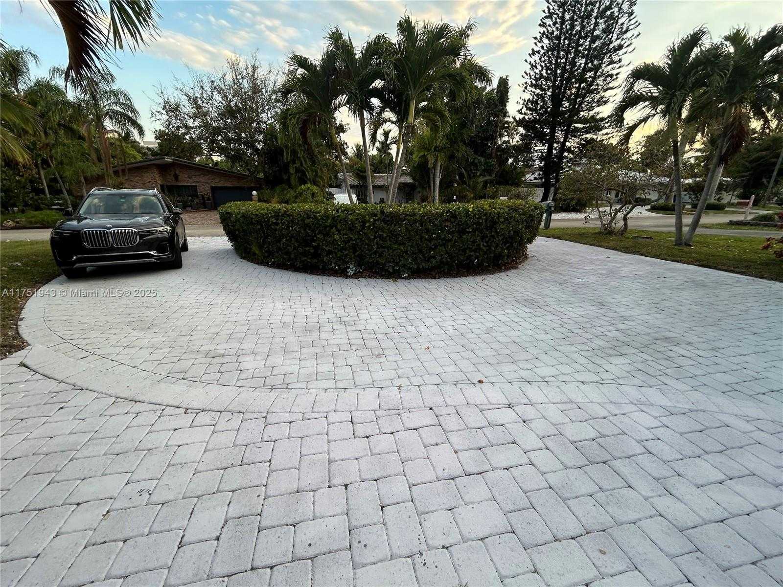 Small Image of 3261 OLEANDER WAY, Lauderdale By The Sea Number 7