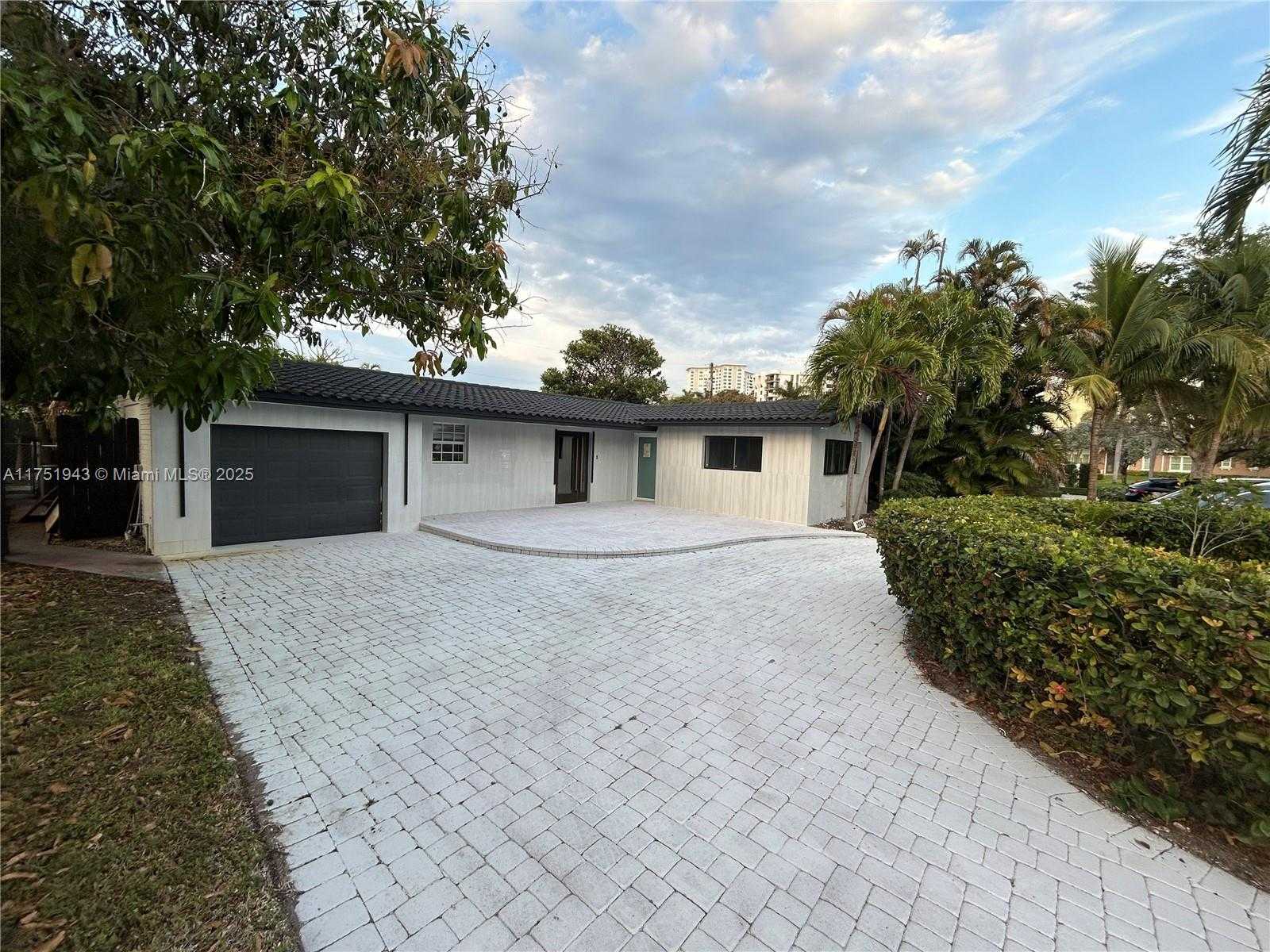 Small Image of 3261 OLEANDER WAY, Lauderdale By The Sea Number 9