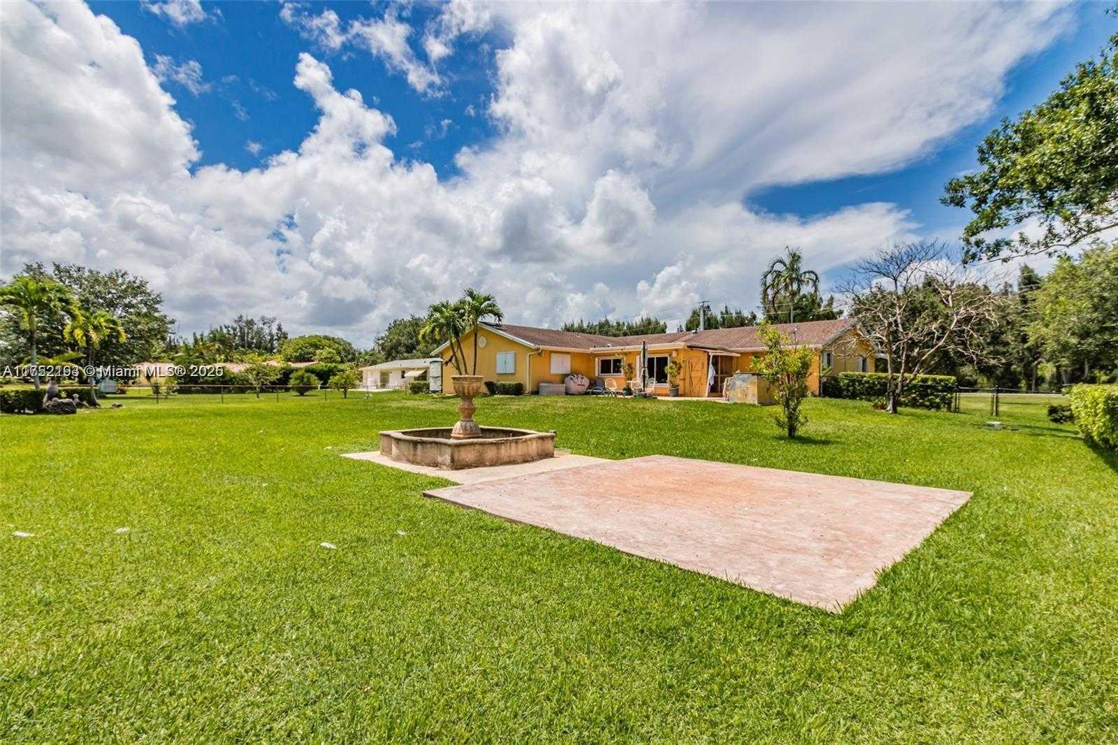 Small Image of 13450 SOUTH WEST 26TH ST, Davie Number 11