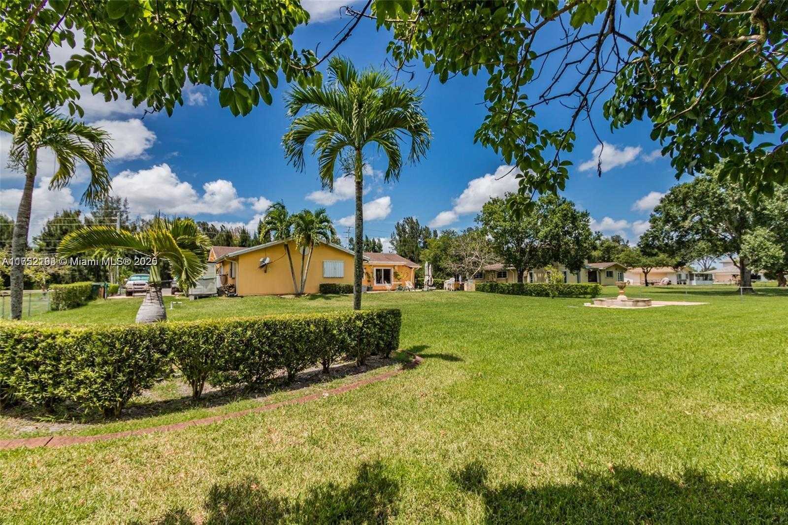Small Image of 13450 SOUTH WEST 26TH ST, Davie Number 3