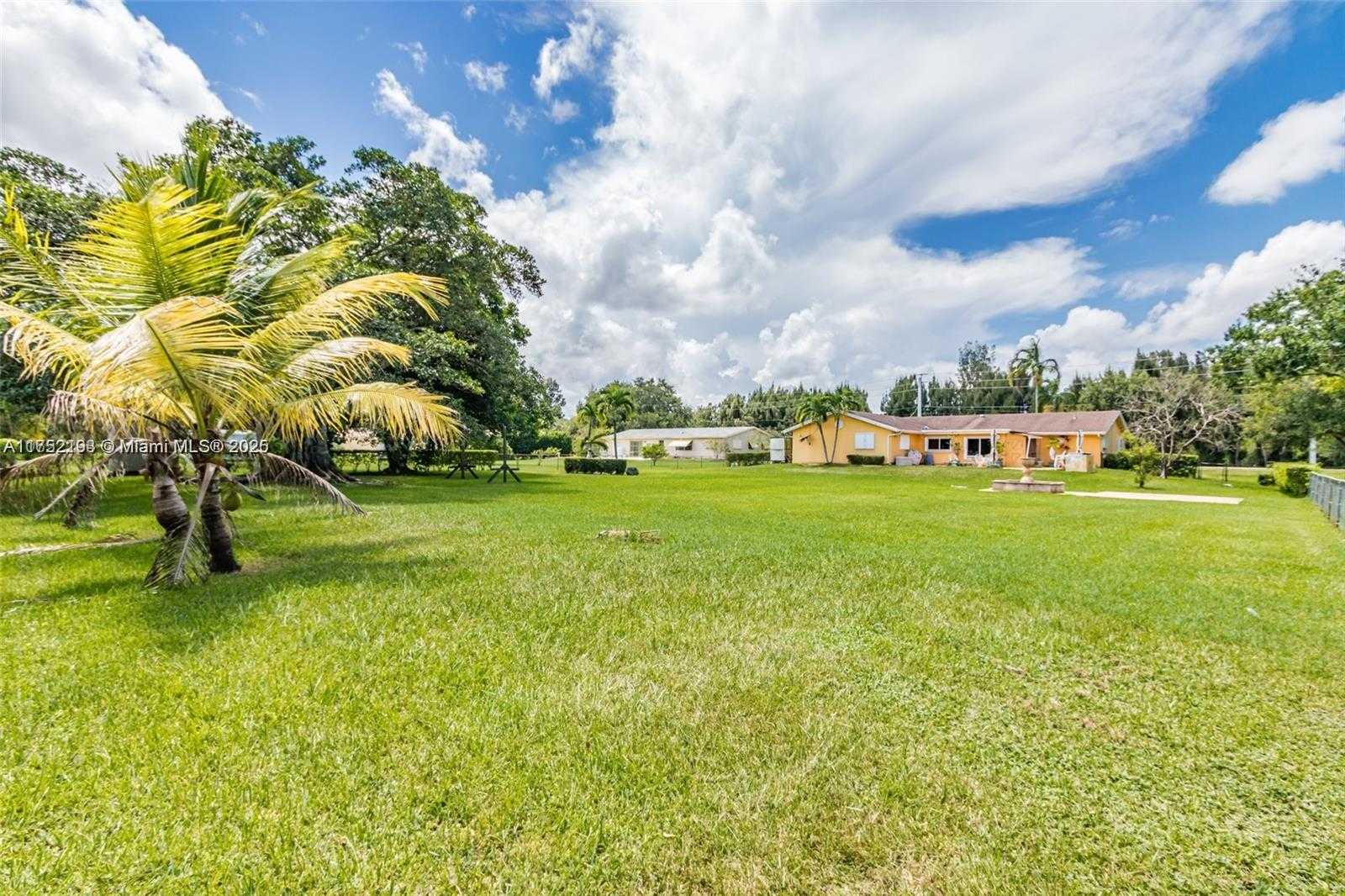 Small Image of 13450 SOUTH WEST 26TH ST, Davie Number 6