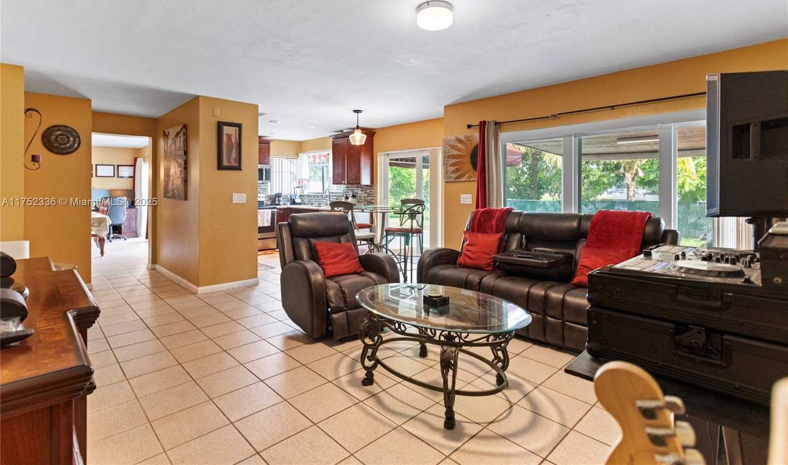 Small Image of 1071 SOUTH WEST 101ST TER, Pembroke Pines Number 10