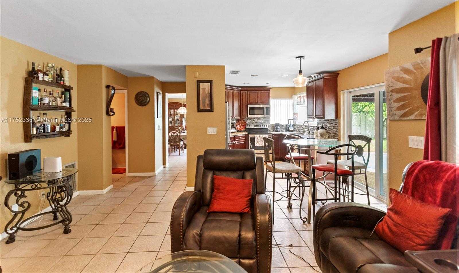 Small Image of 1071 SOUTH WEST 101ST TER, Pembroke Pines Number 11