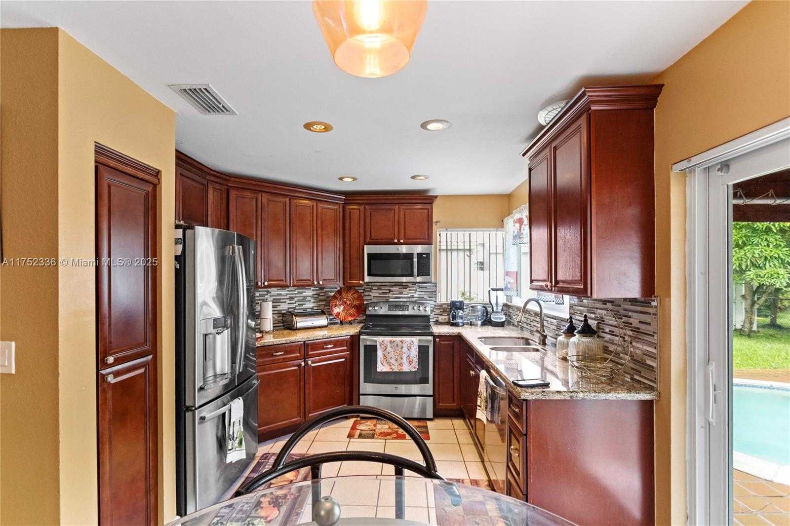Small Image of 1071 SOUTH WEST 101ST TER, Pembroke Pines Number 13