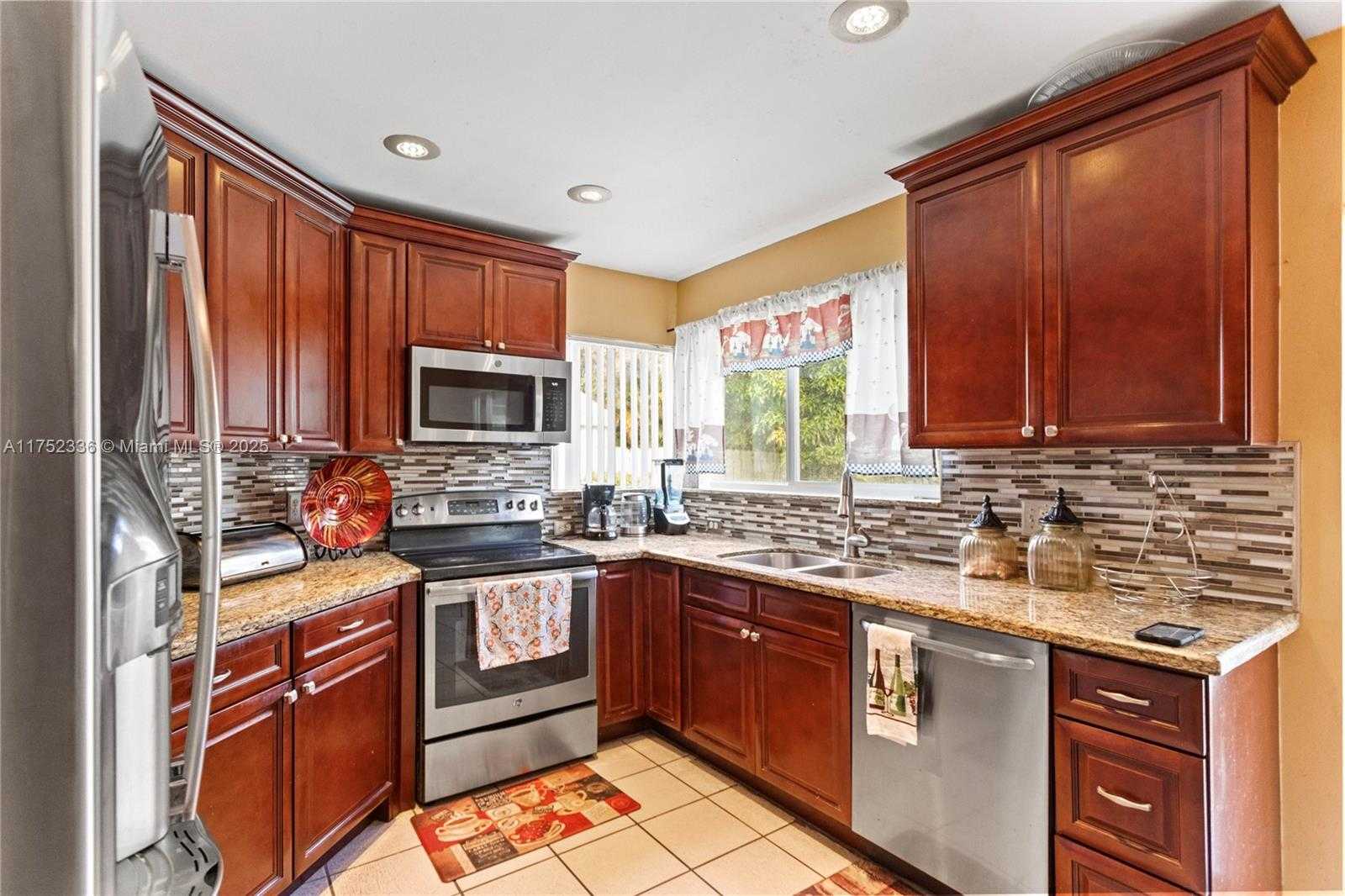 Small Image of 1071 SOUTH WEST 101ST TER, Pembroke Pines Number 14