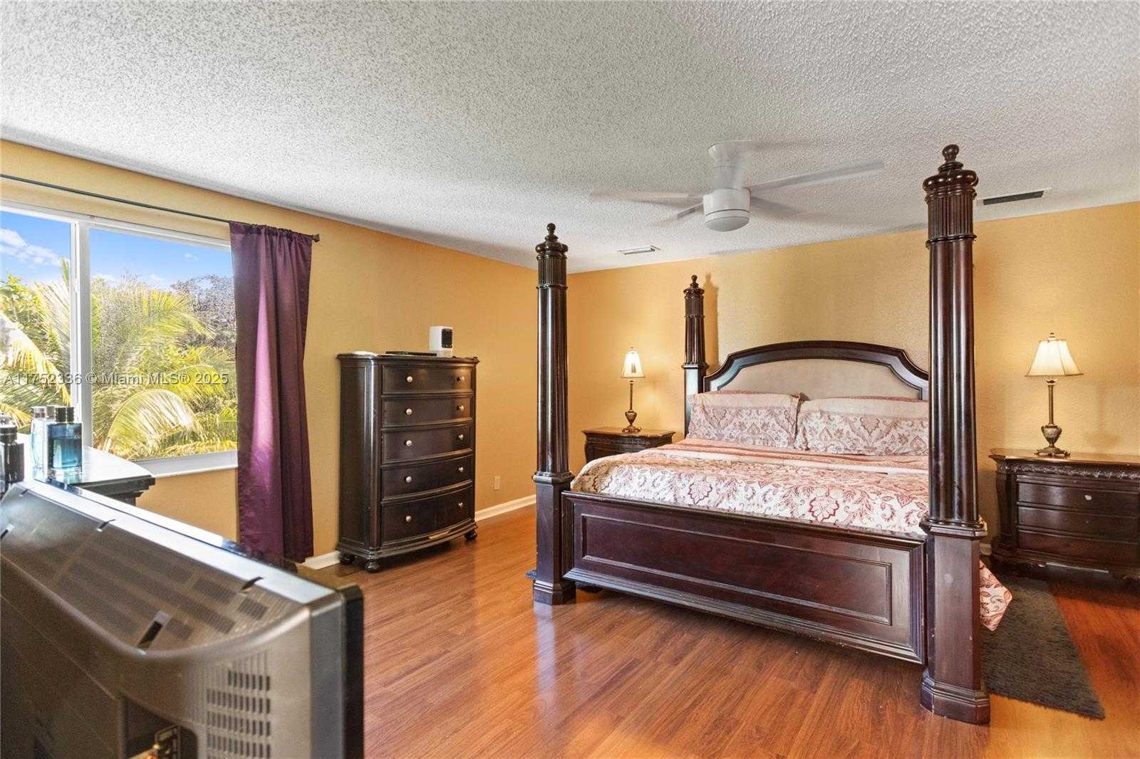 Small Image of 1071 SOUTH WEST 101ST TER, Pembroke Pines Number 18